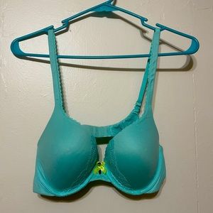 Victoria’s Secret push-up bra 36B